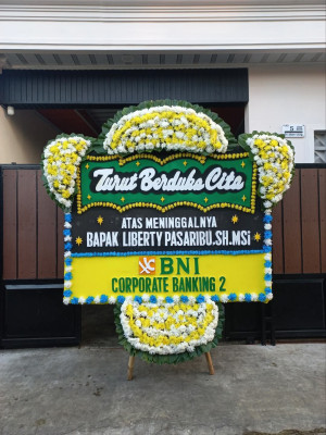 Papan Bunga Duka di Teluk Pucung