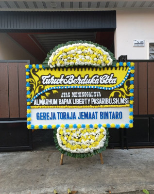 Papan Bunga Duka di Teluk Pucung