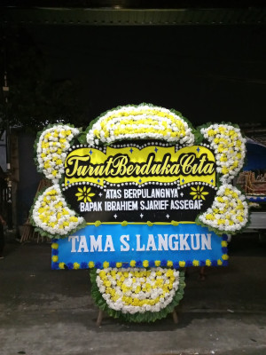 Papan Bunga Duka di Teluk Pucung