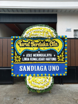 Papan Bunga Duka di Teluk Pucung